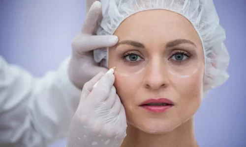 doctor-marking-female-patients-face-cosmetic-treatment